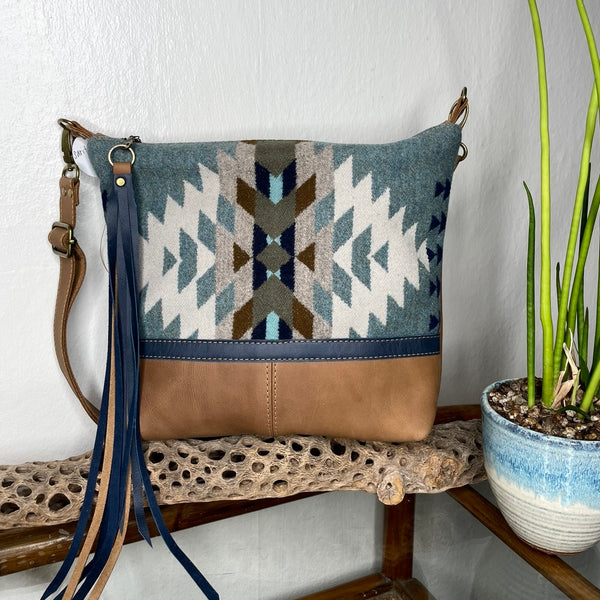 Shale canyon deluxe in green ~ leather bag